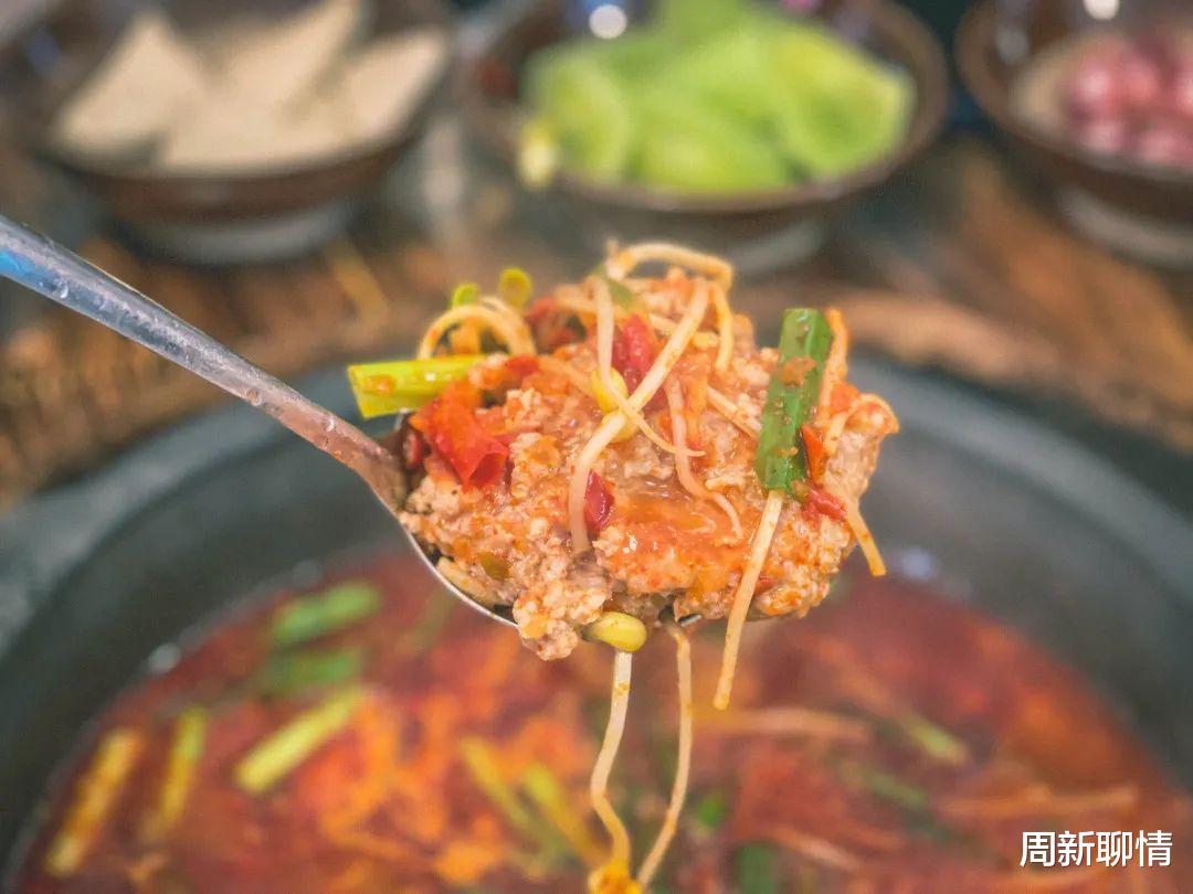 涼粉|武漢人下雨天吃貨也要為它排隊，人均39元吃到撐！