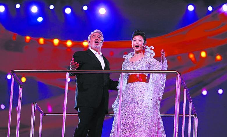 连续24年登上春晚,成龙不敢“触碰”的女人,宋祖英到底什么背景