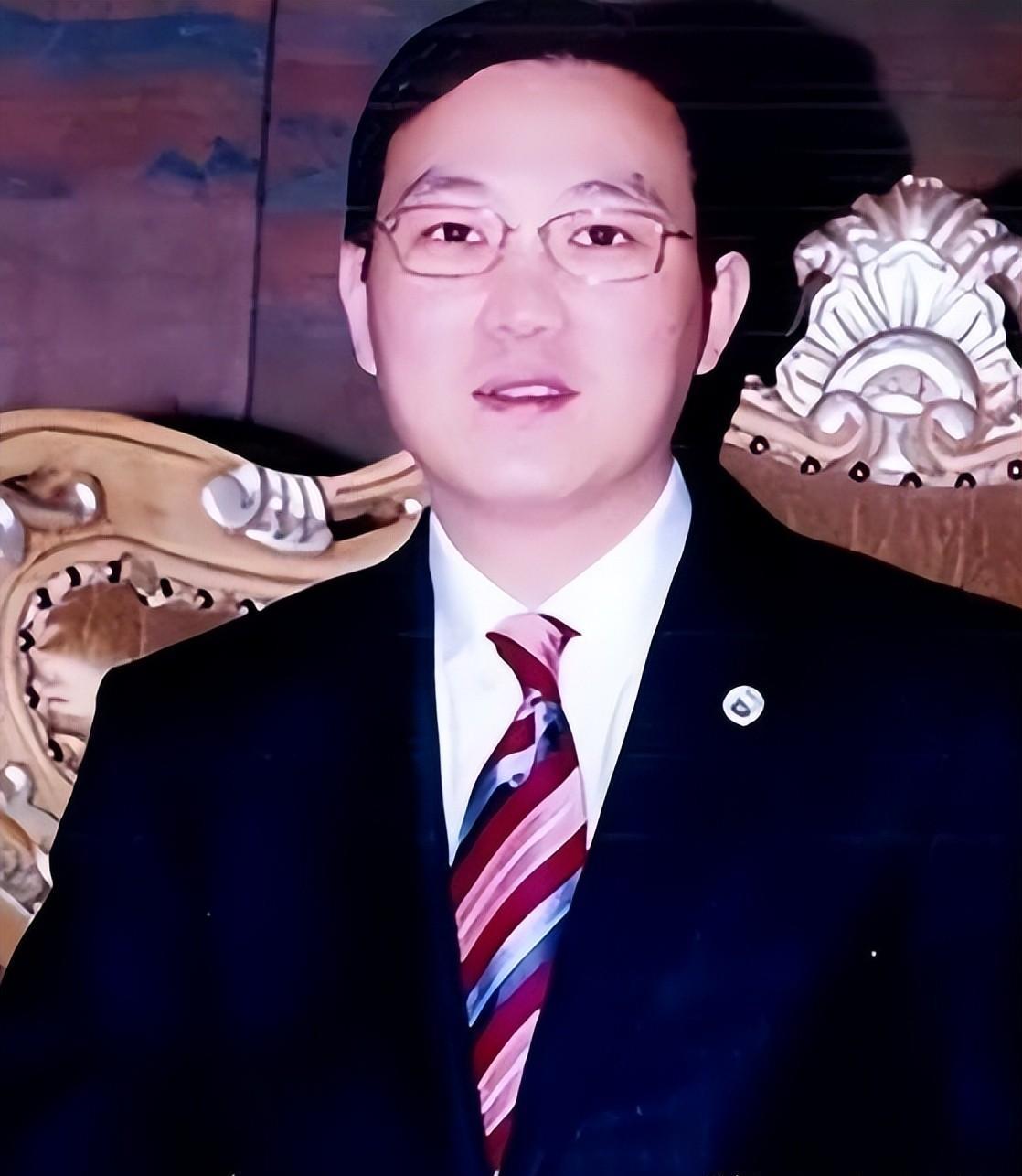 “央视一姐”到“查无此人”，49岁的董卿，终于落到今天这一下场