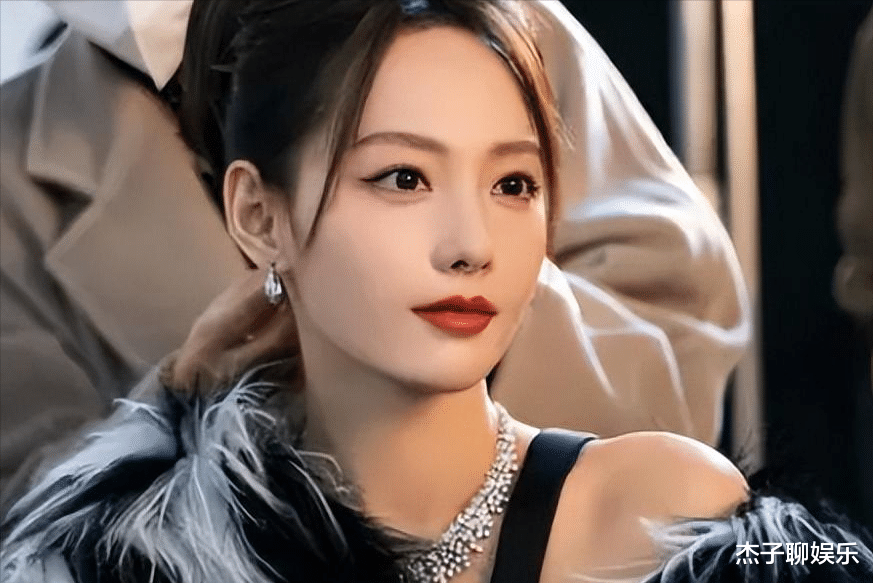 终于打了场翻身仗!张嘉倪带儿子拍杂志回击婆婆,买超举动露端倪