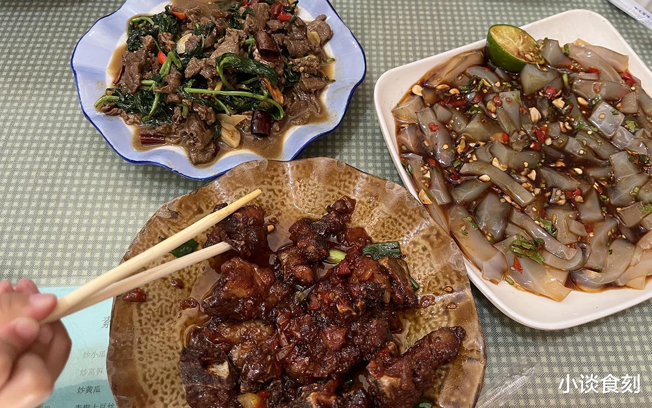 黑豆|云南男子带女朋友下馆子,点了3个菜,花费75元,网友:太抠门了