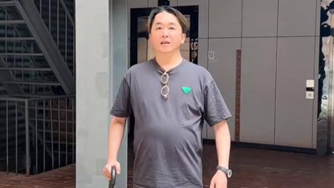 邓兆尊|知名男星健康引担忧！肚大到像怀孕手脚却纤细，养3个女友惹争议