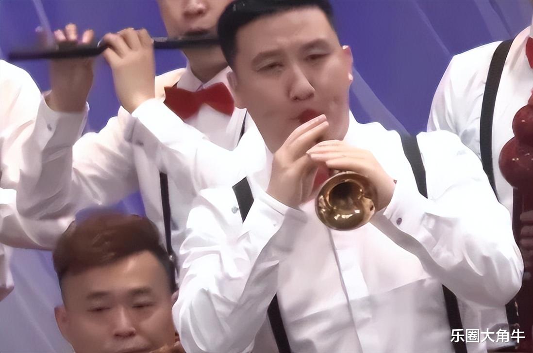 赵本山徒弟胖丫刑满释放？杨树林带女儿苦等爱妻，终盼到一家团聚