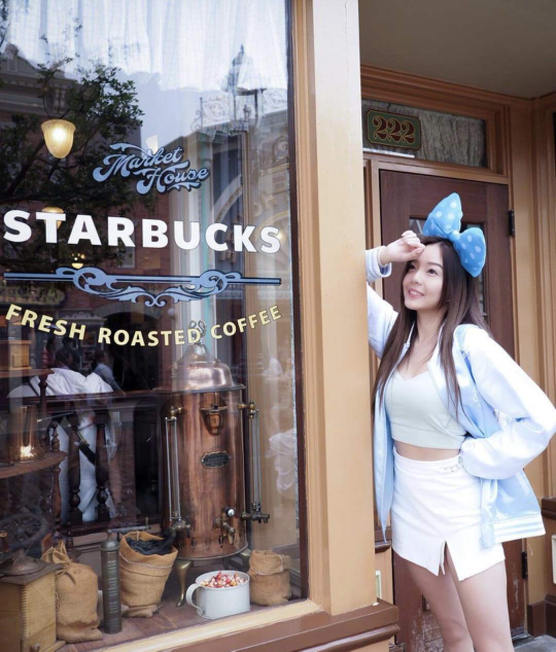 TVB甜美小花发文被指恨嫁！穿深V礼服秀身材，被指公开征婚