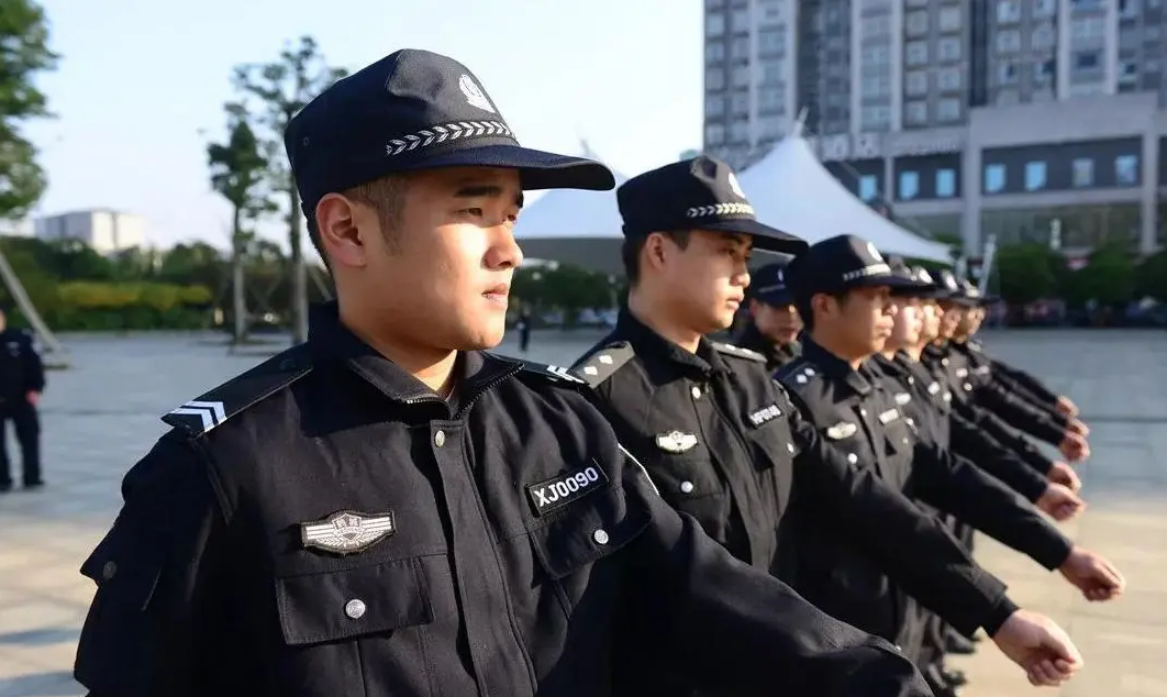 辅警|辅警招聘迎来好消息！15万年薪还没啥门槛，重点可以“曲线入编”