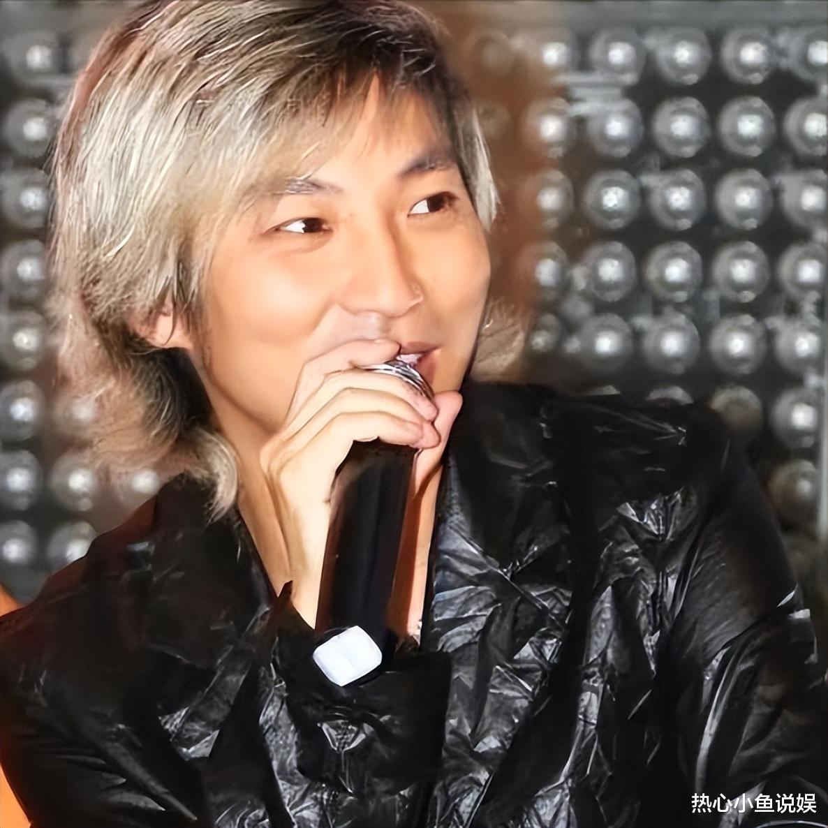 |央视春晚一曲成名，被砍下巴脱落缝130针变阶下囚，今卖马桶为生