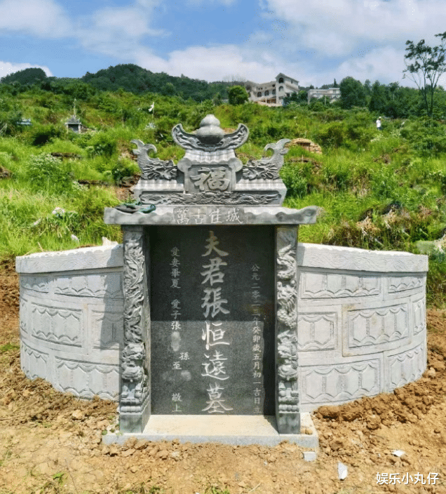 毕夏缅怀张恒远头七!所晒墓碑照中留孙序,承诺不再改嫁惹人泪目