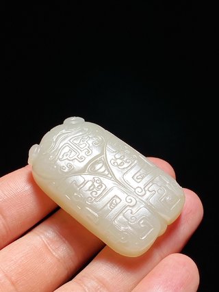 乾隆|清乾隆 和田玉白玉籽料 龙纹玉蝉 蝉形珮