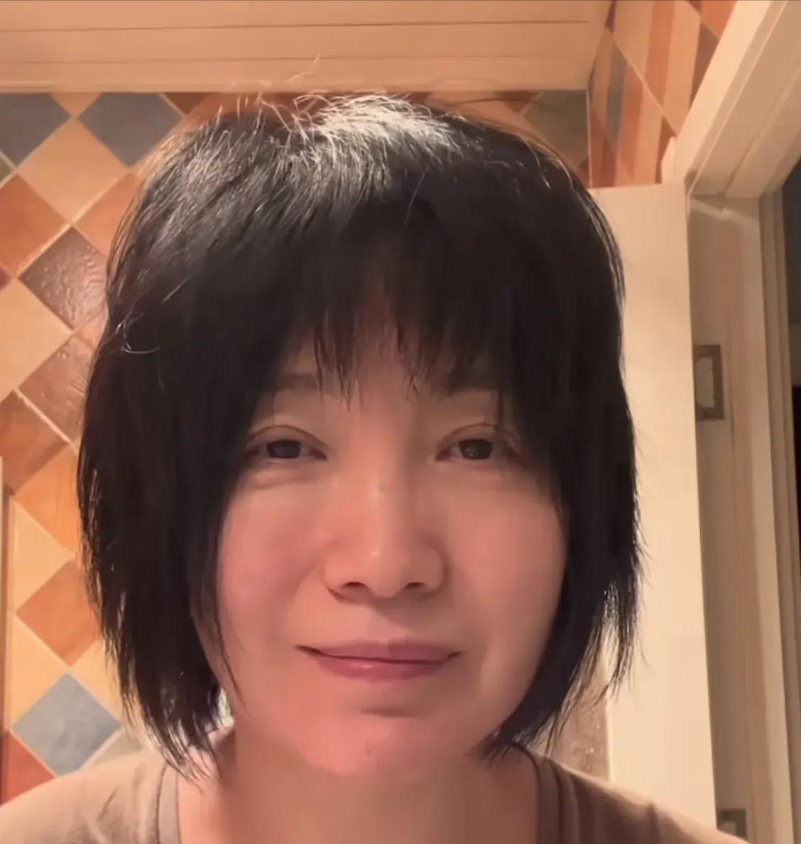 斯琴格日乐凌晨发文！自曝过得很不顺，眼神迷离，精神状况引担忧