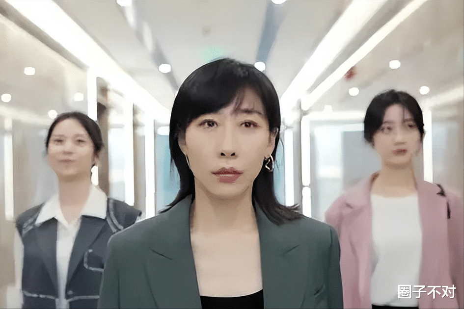 谁也没想到,快年底了,35岁任素汐又以这样的方式,打出一副王炸