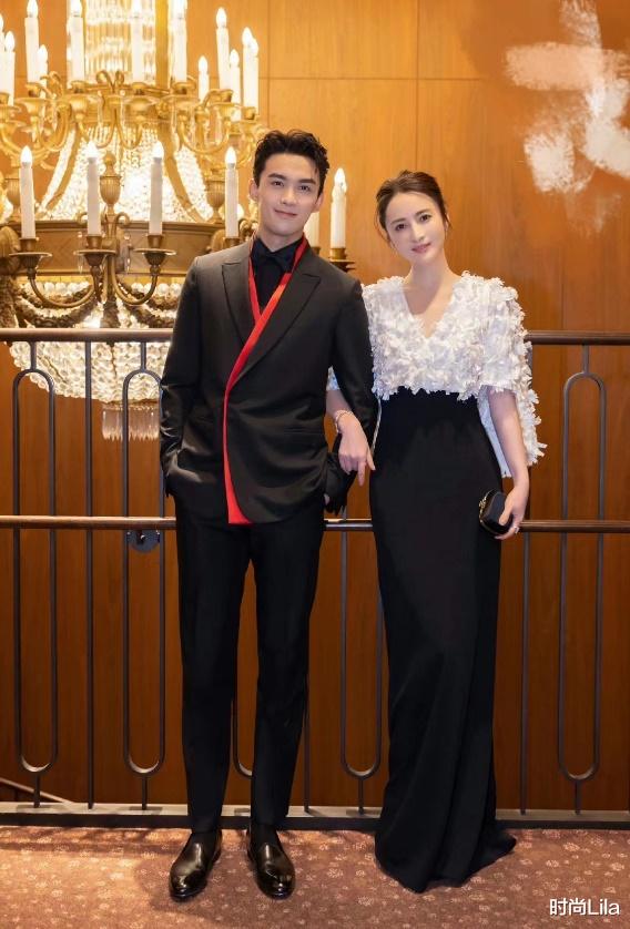 蒋勤勤“东京电影节”美麻了，黑白长裙难掩曼妙身姿，47岁依旧倾国倾城