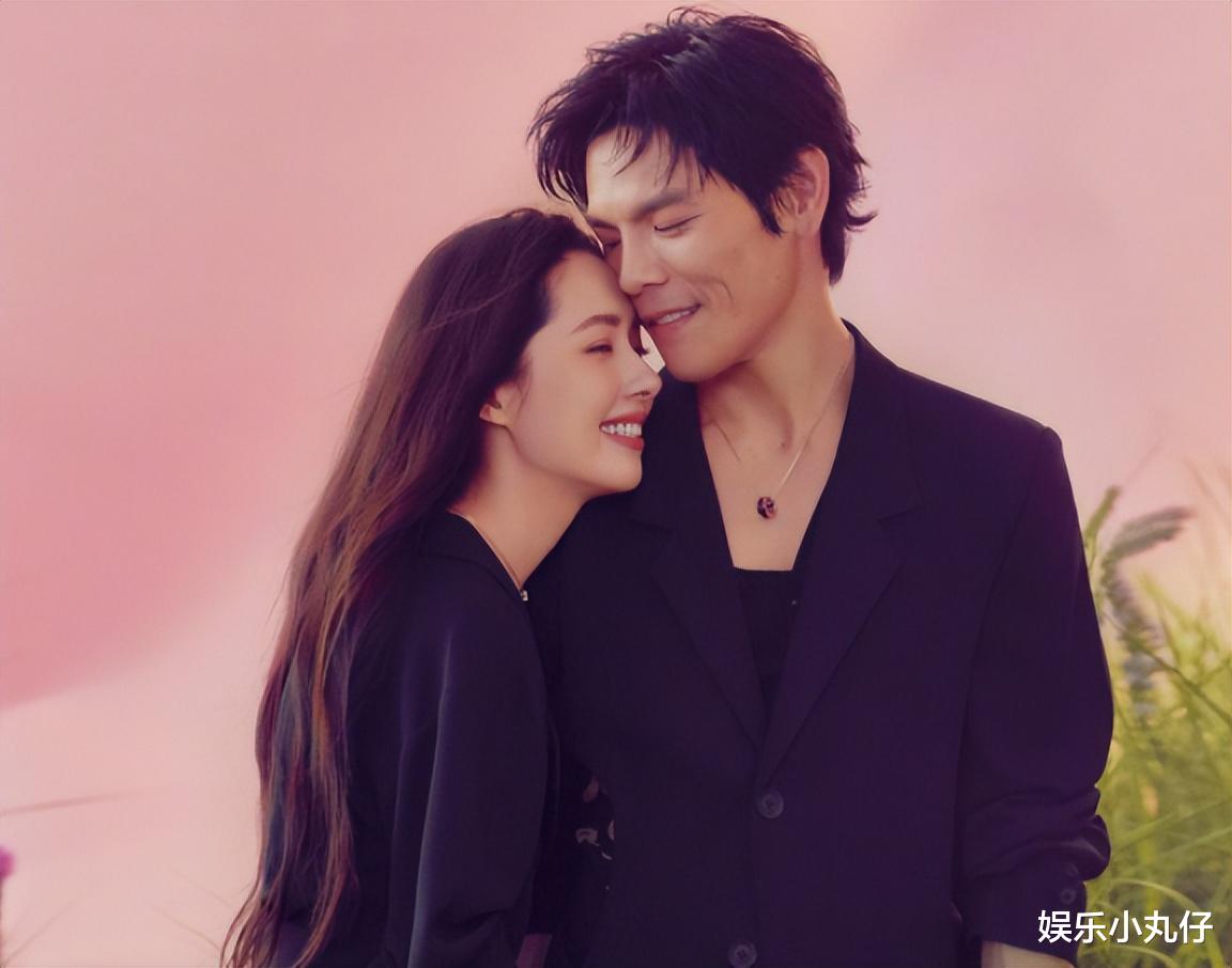 向佐夫妇牵手走红毯!郭碧婷油头发福,颜值全家垫底,精神遭质疑