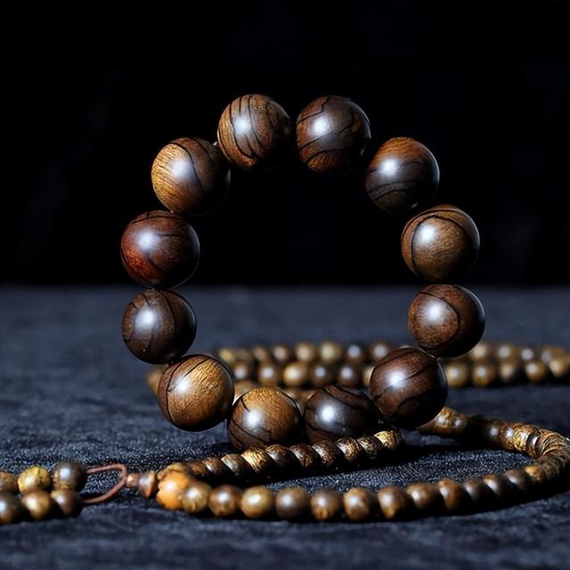沉香手串|鉴别沉香手串分6步,想入手假沉香手串都难!