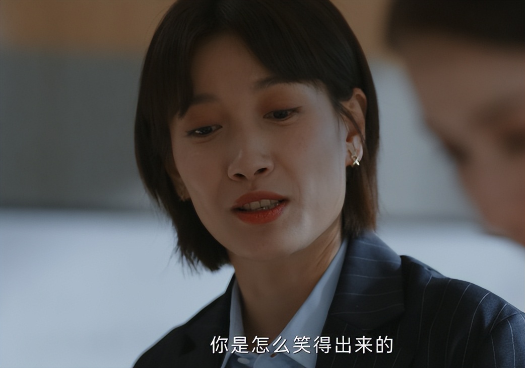 当“硅胶脸”混进央视职场剧,撞上天然脸演员,简直是降维打击