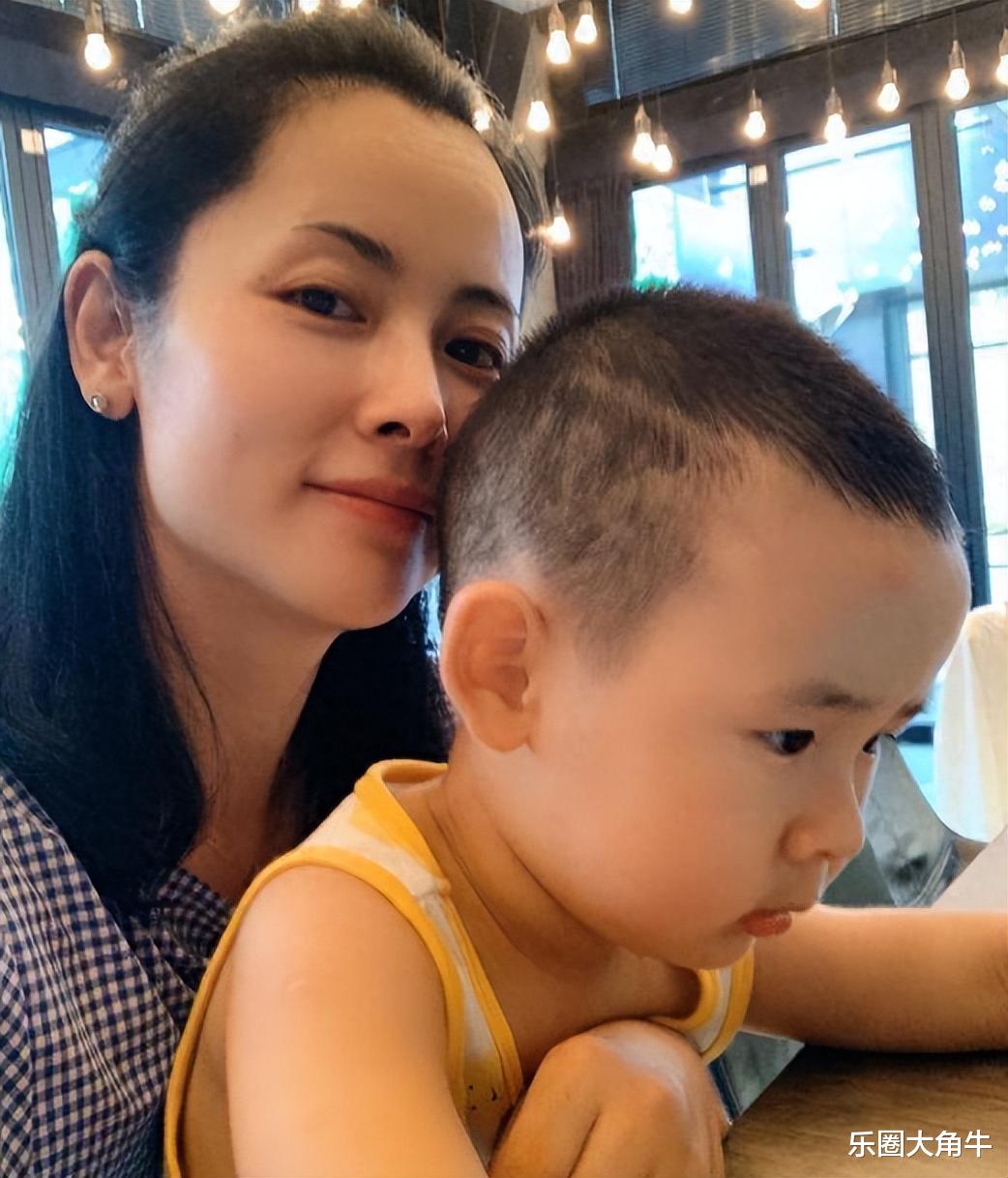 41岁结婚生子，44岁与田亮对簿公堂离婚，被骂同性恋她过得还好吗