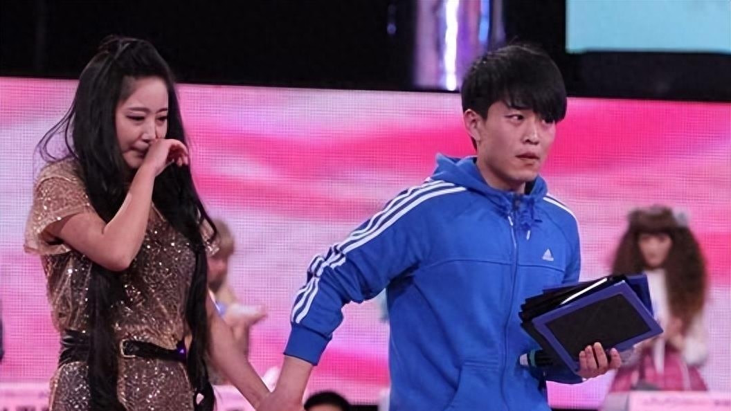 |12年《非诚勿扰》，官晶晶朱峰牵手成功，时隔11年孩子都能打酱油