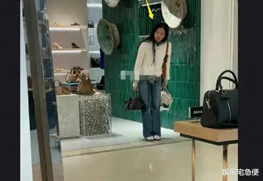 Lisa和LV三公子吃饭被偶遇,最新妆容像菲佣,多名保镖陪同排场大