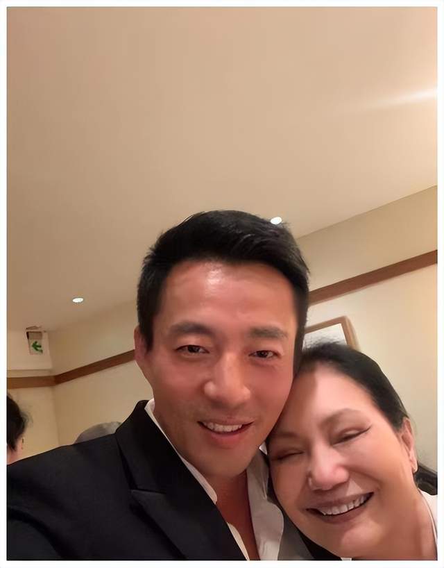 S妈具俊晔最新动态曝光,网友:同是女婿,态度怎么差距这么大?