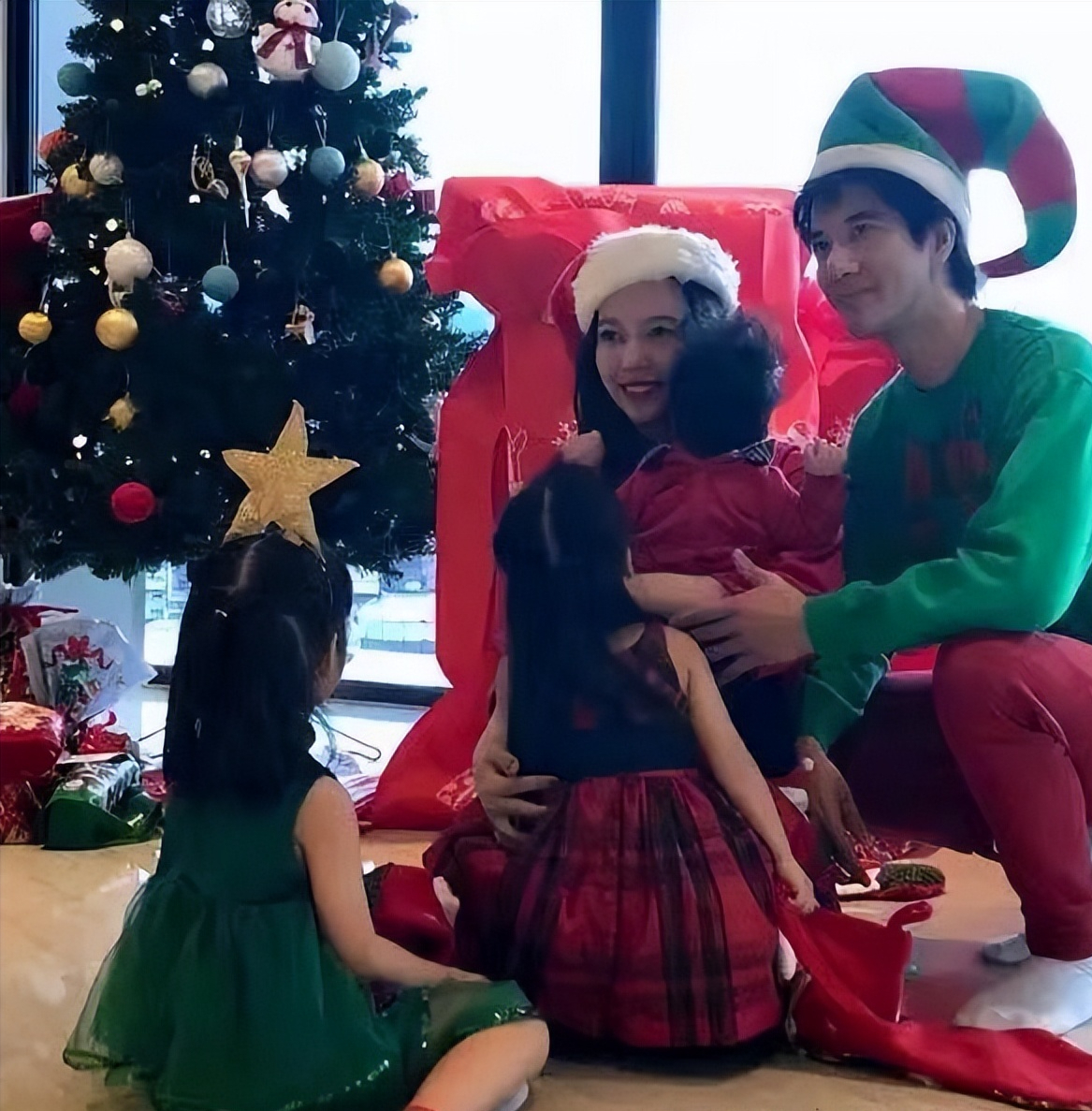 王力宏李靓蕾首次交锋!男方白发,女方早秃,这场闹剧如何收场?