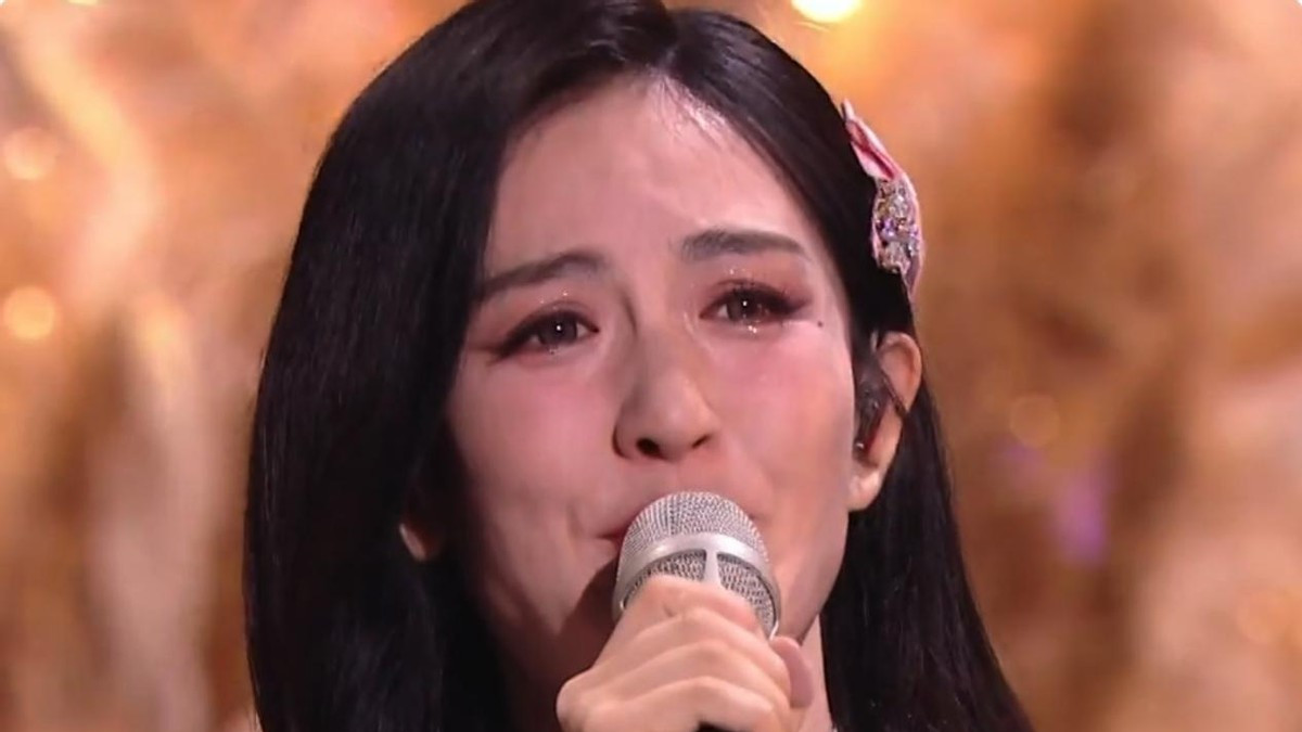 事实证明，谢娜在丢人现眼的路上，越走越远了