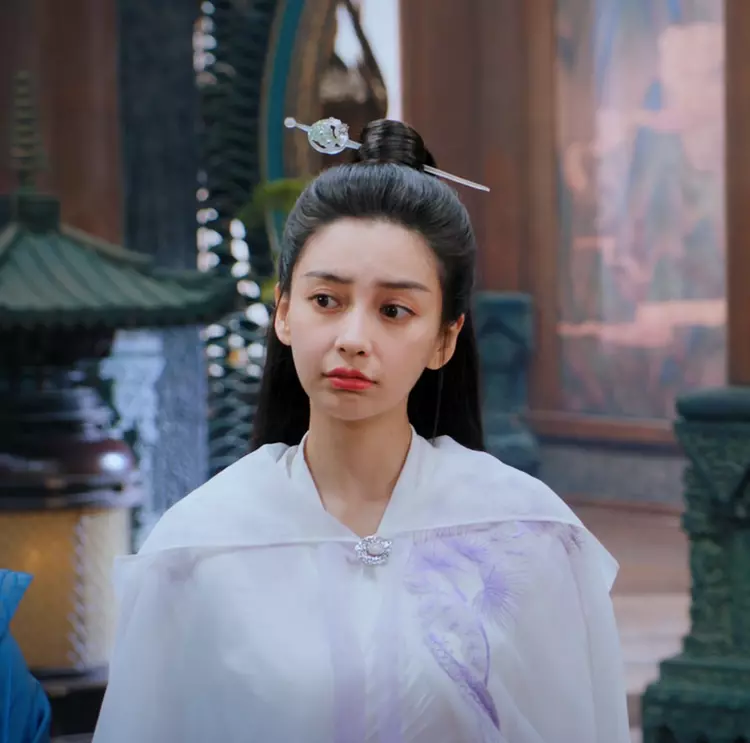 杨颖咖位断崖式下降,自降九成拿1000万片酬,演技也下滑了九成?