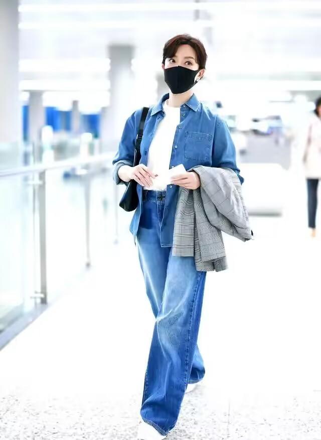 穿衣搭配 陈数厉害了,穿的裤子粗如“水桶”也不显胖,仿佛走路都带风