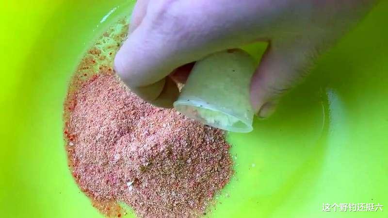 饵料|鲫鱼饵料如何选好用好?饵料避坑指南,让你花最少的钱钓最多的鱼