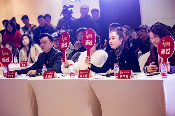 薛之谦|好声音再添猛料，评委深夜邀女选手到酒店“补课”，更多细节被扒