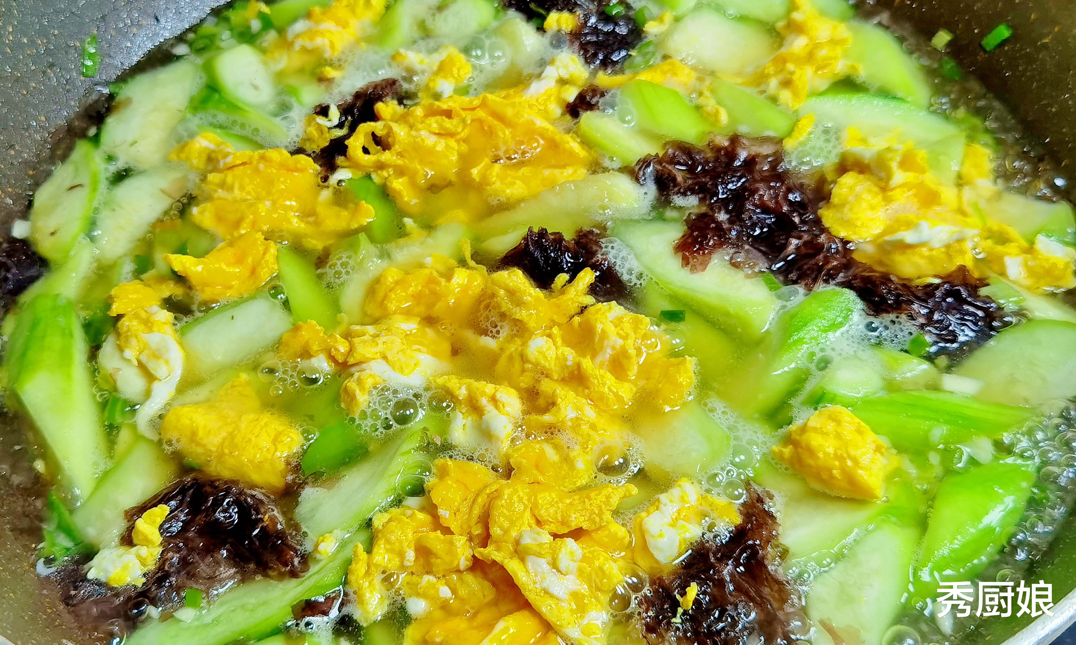 鸡蛋|冬季皮肤干燥，多喝这3汤，补水效果比面膜还好，营养滋补又解馋