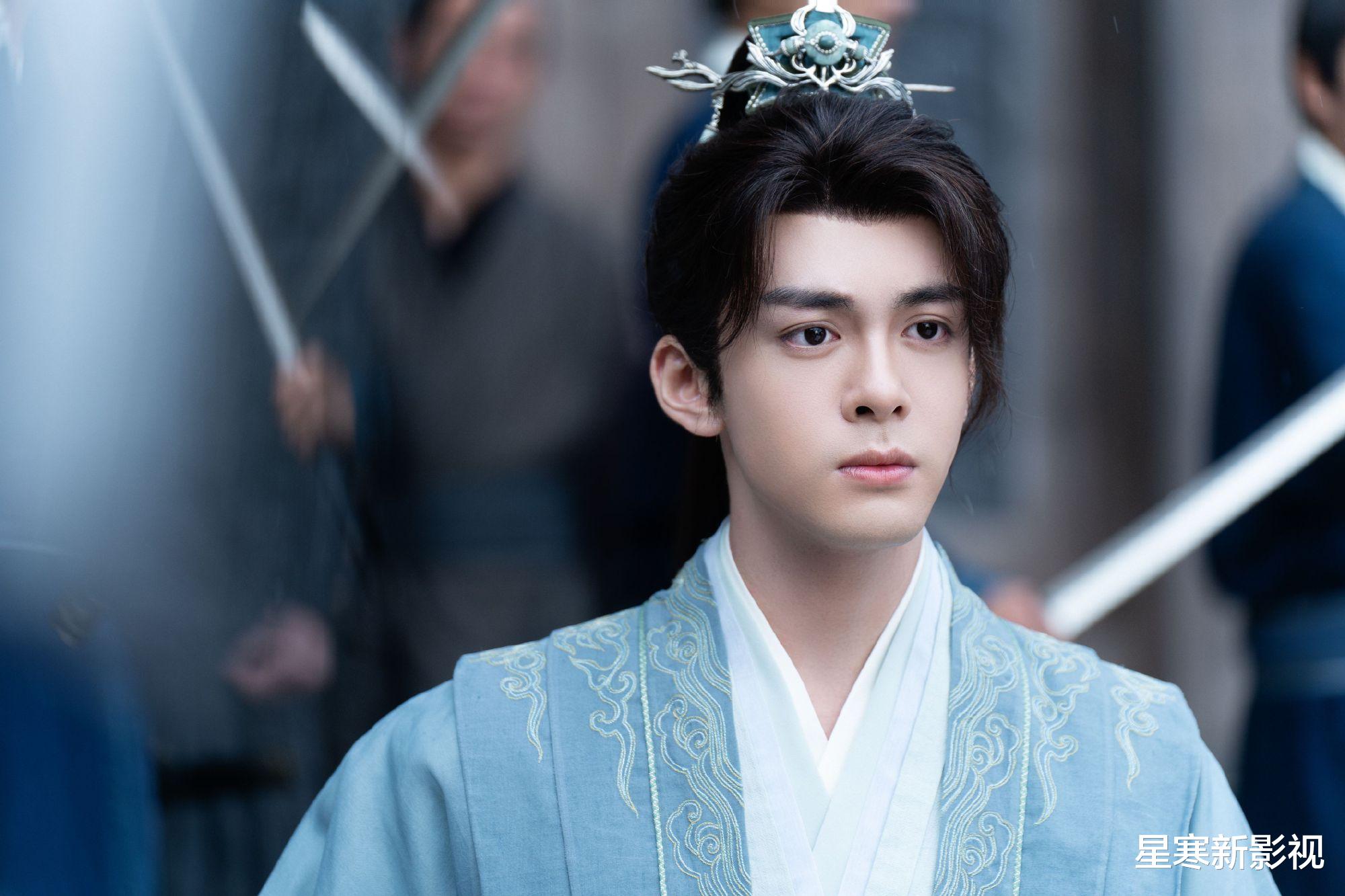 《七夜雪》正式开拍,李沁长发及腰颜值抢镜,与曾舜晞同框太般配