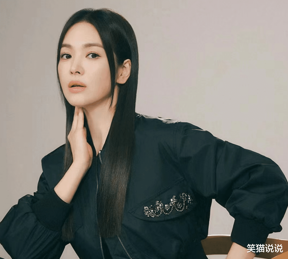 宋慧乔晒照:黑长直造型好高冷,职业套装很酷飒