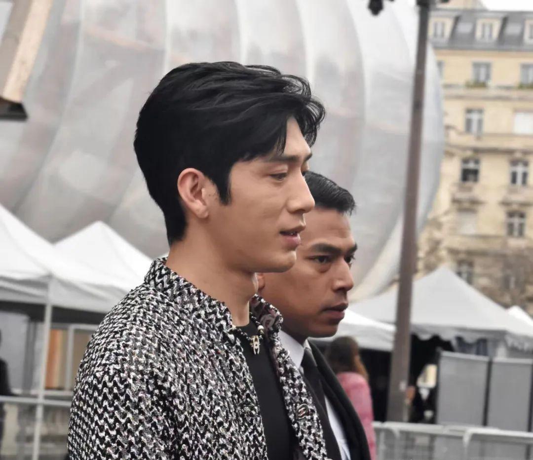 红楼梦|“完美男神”是假的，生图揭露“人间真实”脸型崎岖、满脸痘印