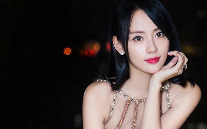 张嘉倪为洗白立爱国人设!疯马秀后口碑狂跌,国庆发文表白祖国