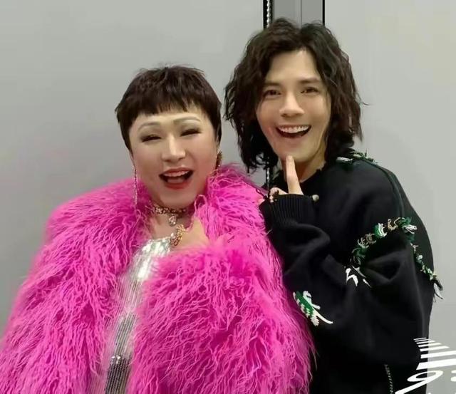 一个“假向太”,彻底揭开了向家的豪门真相,难怪郭碧婷会退圈!