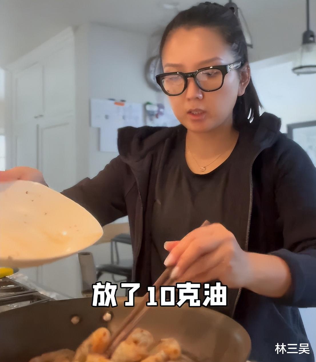 美甲 37岁何洁无滤镜美颜做减脂餐，脸黄气色差被嘲大妈一个、土圆肥！