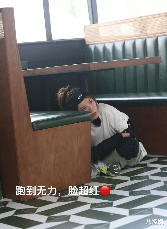 黄雅莉与戚薇夫妇聚会学习育儿经,孕肚明显,自曝没孕吐很幸福