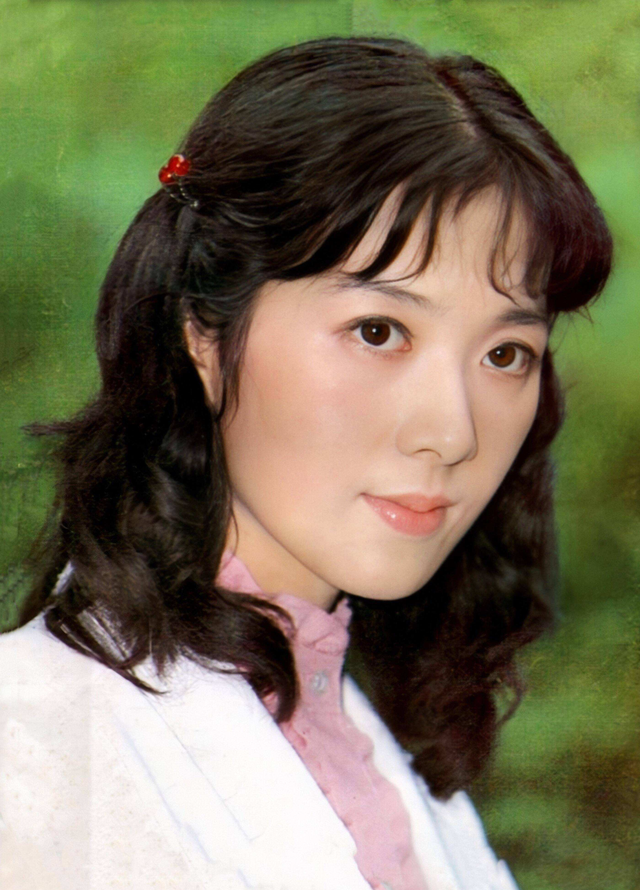 龚雪|龚雪:事业巅峰期身陷流氓案,只身赴美嫁给普通人,35岁为其生女