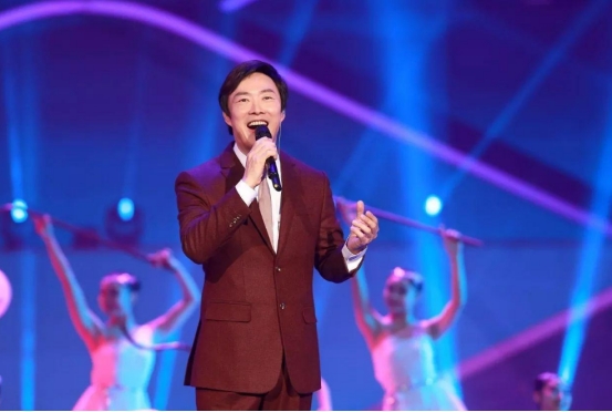 费玉清被曝病情恶化,瘫床浑身插满管子,私生子陪床疑夺20亿财产