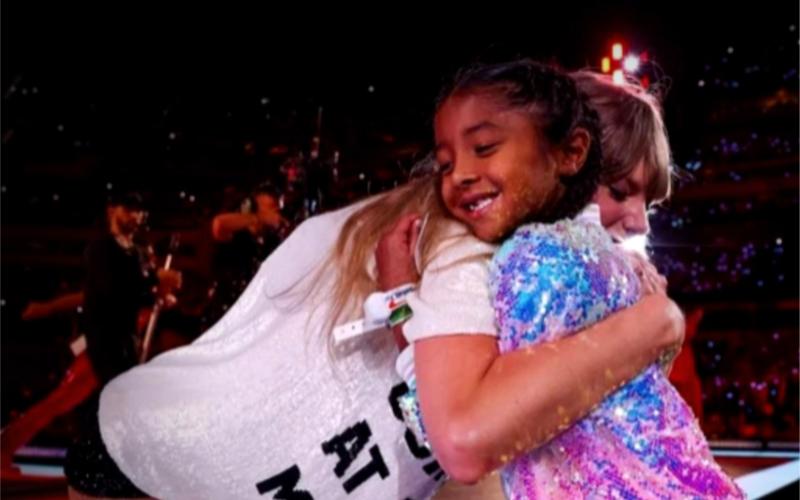 瓦妮莎瘦下50斤,回归巅峰状态!41岁大妈美貌如少女,曝光新恋情