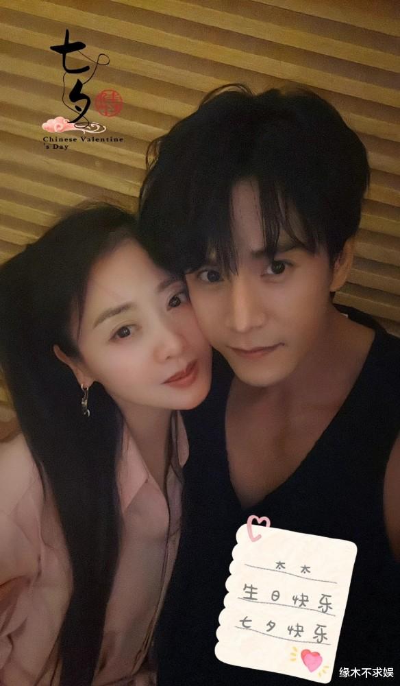 经超小李琳逛街被偶遇，夫妻相处太有趣，青岛人追星行为引争议