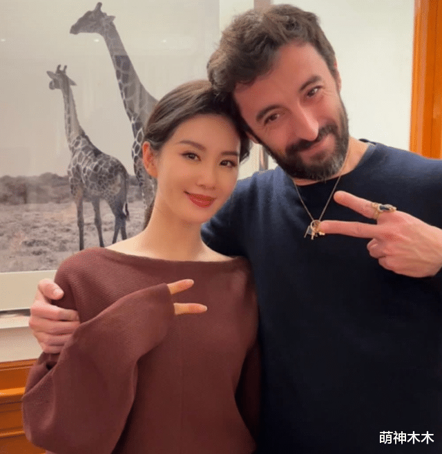 刘诗诗|时装周明星尴尬瞬间：刘诗诗撞衫四次，蔡徐坤同款穿搭输给韩星