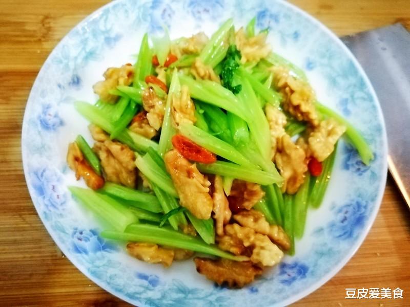 |核桃为啥越来越便宜？老板不小心说漏嘴，里面竟藏有猫腻