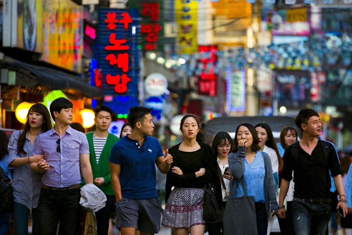 生育率屡次跌破1%, 每年十几万人自杀, 韩国为何走进地狱式内卷