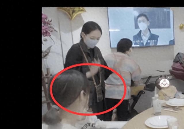 向太给儿媳庆生!39岁郭碧婷小心护肚,向佐露面,已怀3胎5个月!