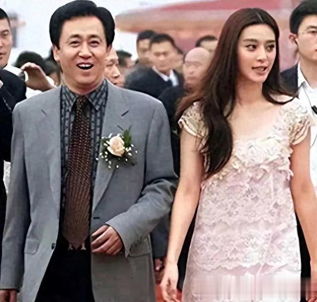 原来许老板妻妾成群,丁玉梅并不是唯一,范冰冰躺了好久却没收获