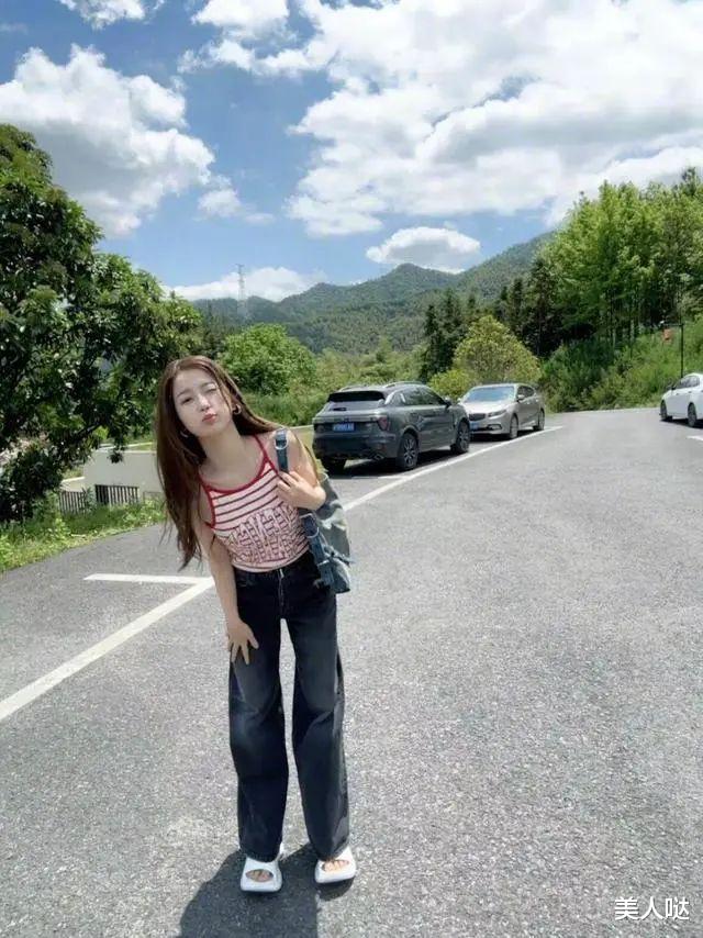 穿衣搭配 虞书欣带火一种穿法叫“上面去蹦迪，下面倒垃圾”，个性又洋气
