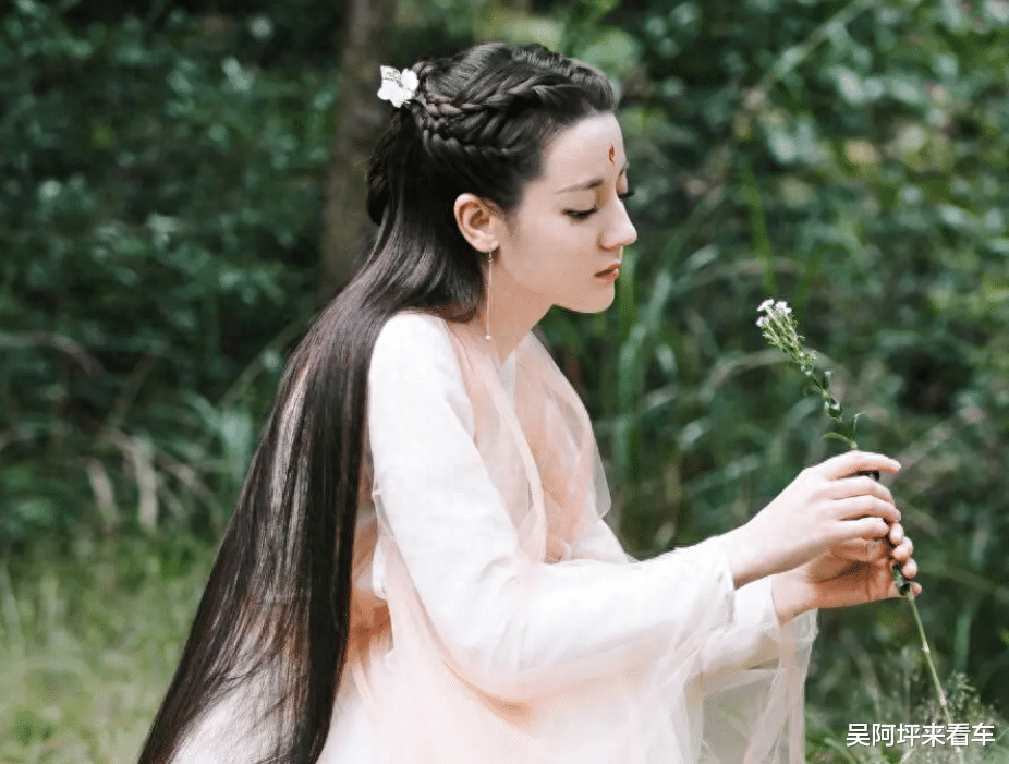 贾乃亮和迪丽热巴告诉我们,这世上有不透风的墙!