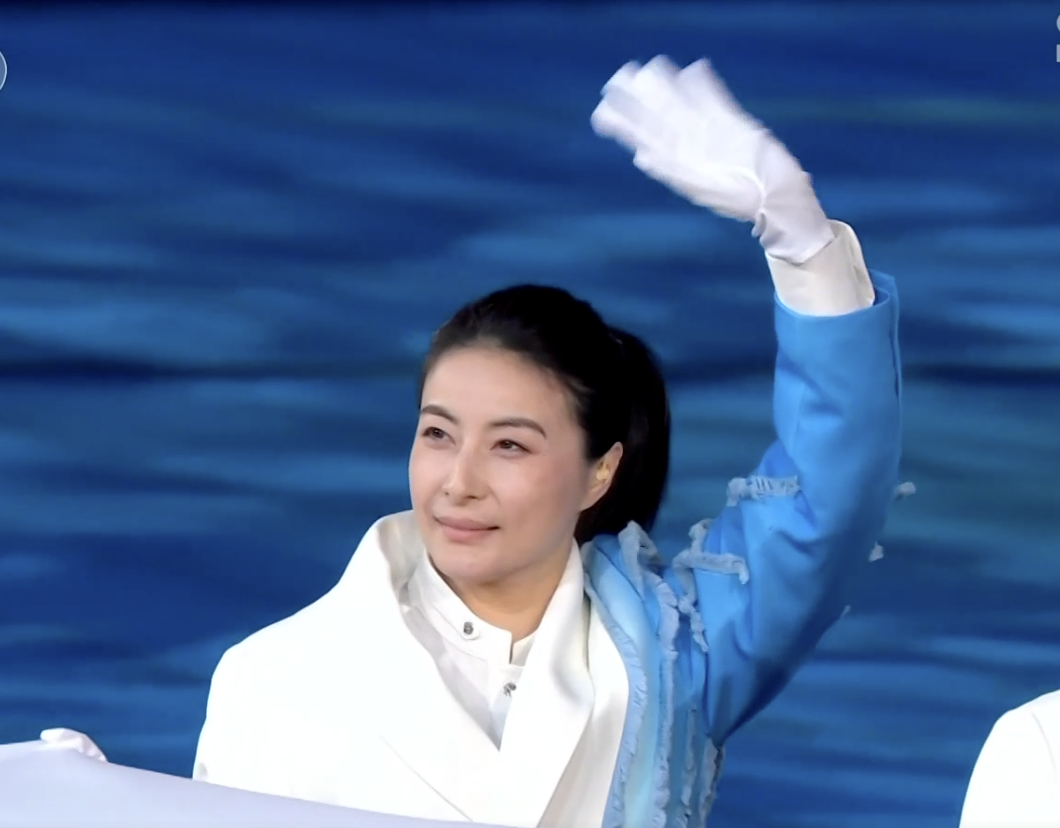 霍启刚被萌娃夸女朋友很厉害，慌张解释：说清楚不是女朋友是太太