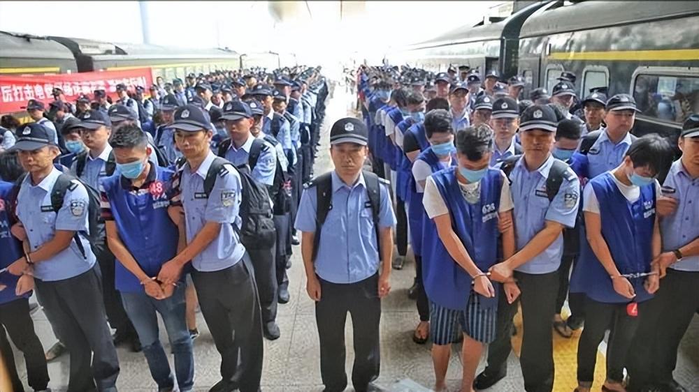 吴京谢楠因缅北问题被网暴,评论区退票潮汹涌,《战狼》白看了?