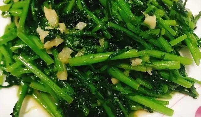 茼蒿|冬天来把“皇帝菜”,健脑调压血管好!经常炒一盘,好处多多~